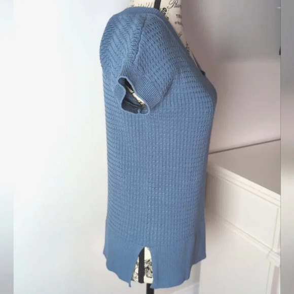 MARLED | Women's Chins Blue Short Sleeved V-Neck Knitted Sweater - Picture 3 of 4